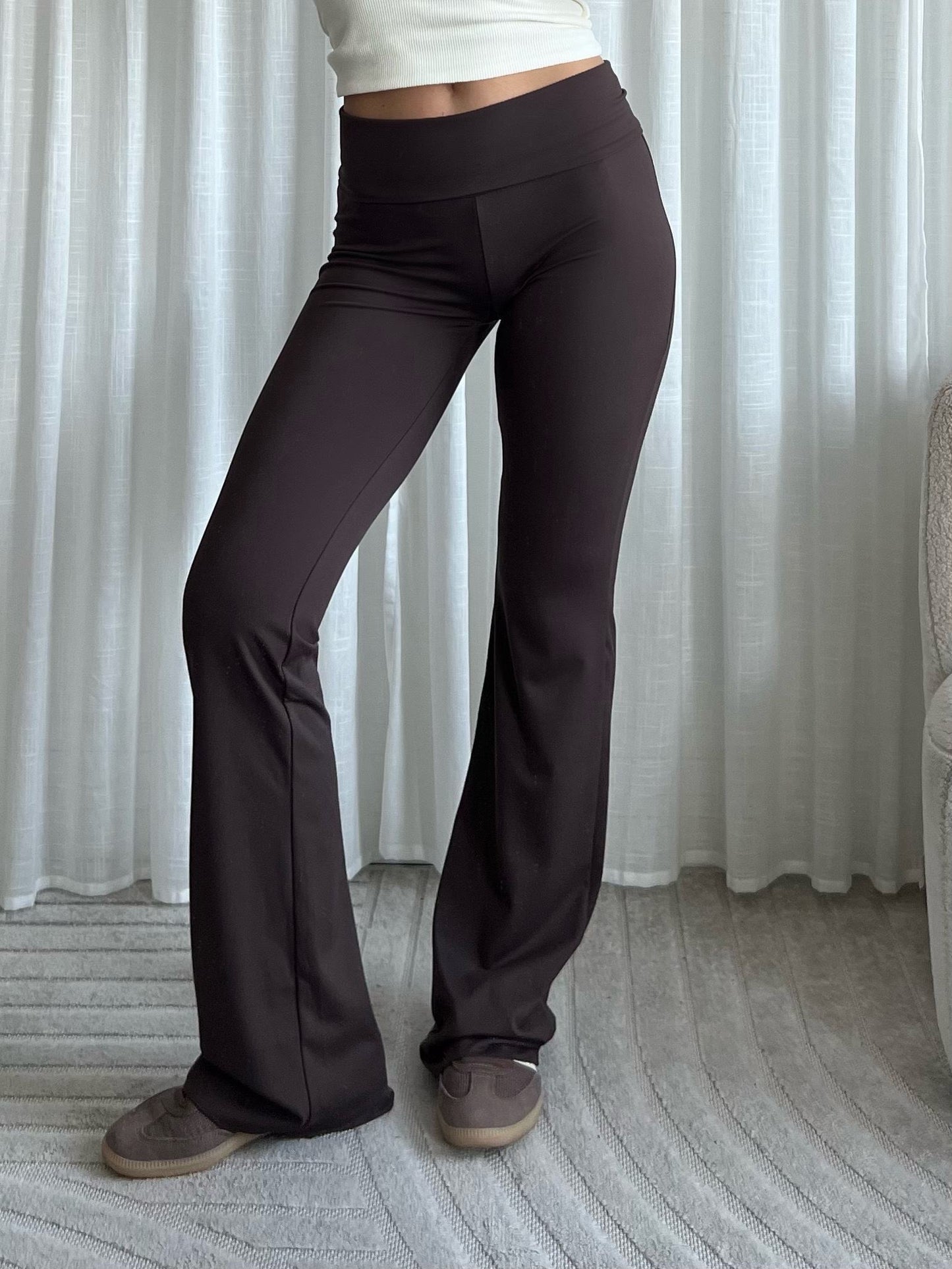 Liv flair pants • Brown