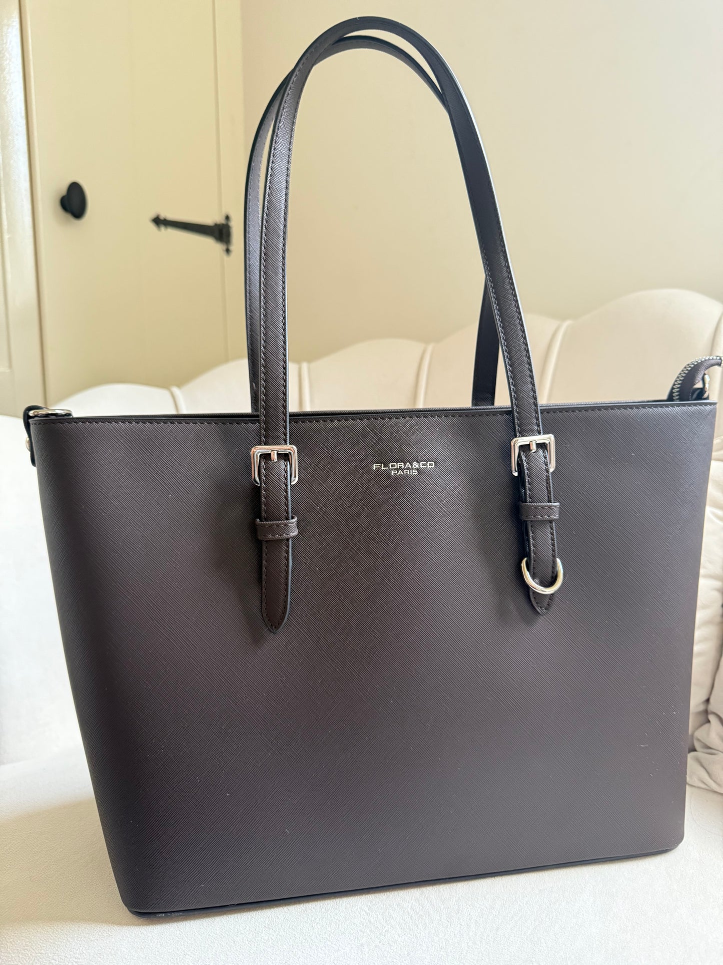 Flora & co tas Brown