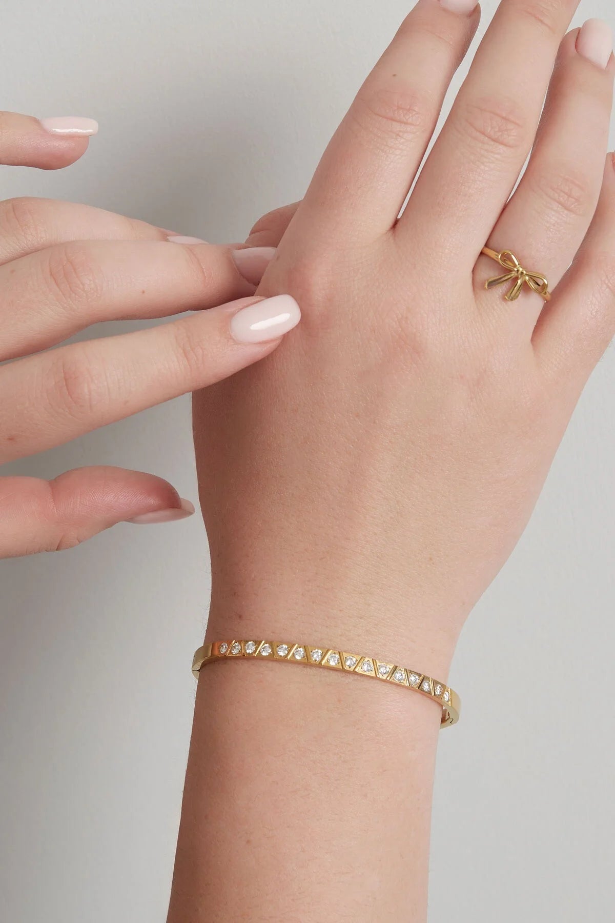 Loa bangle armband